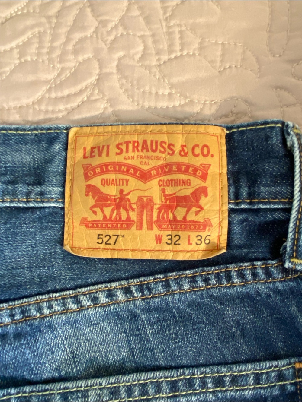 527 Levi's Dark Blue Jeans with Whisker Fading